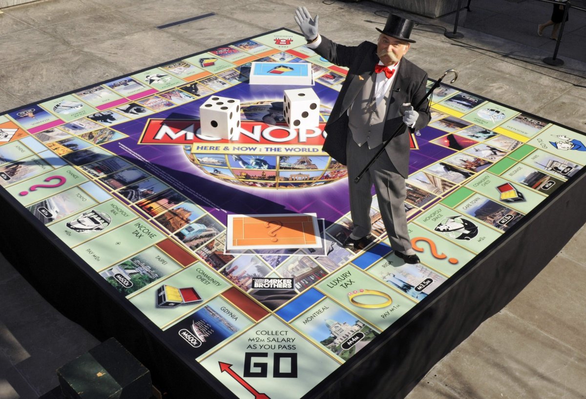 Гигантская Монополия тимбилдинг