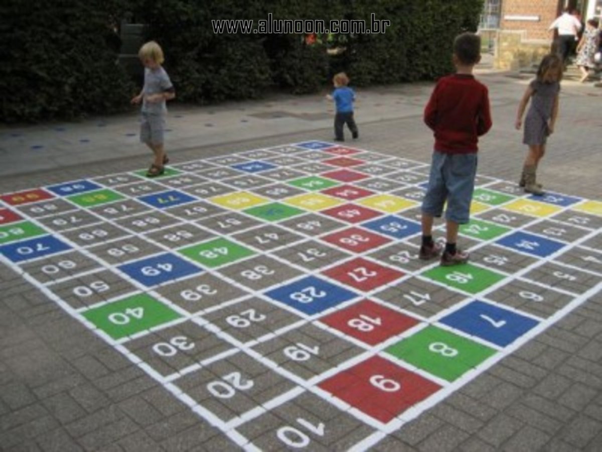 Классики на асфальте в детском саду