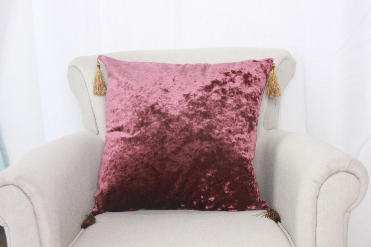 Подушка tkano хвойное утро бархатный бордовый