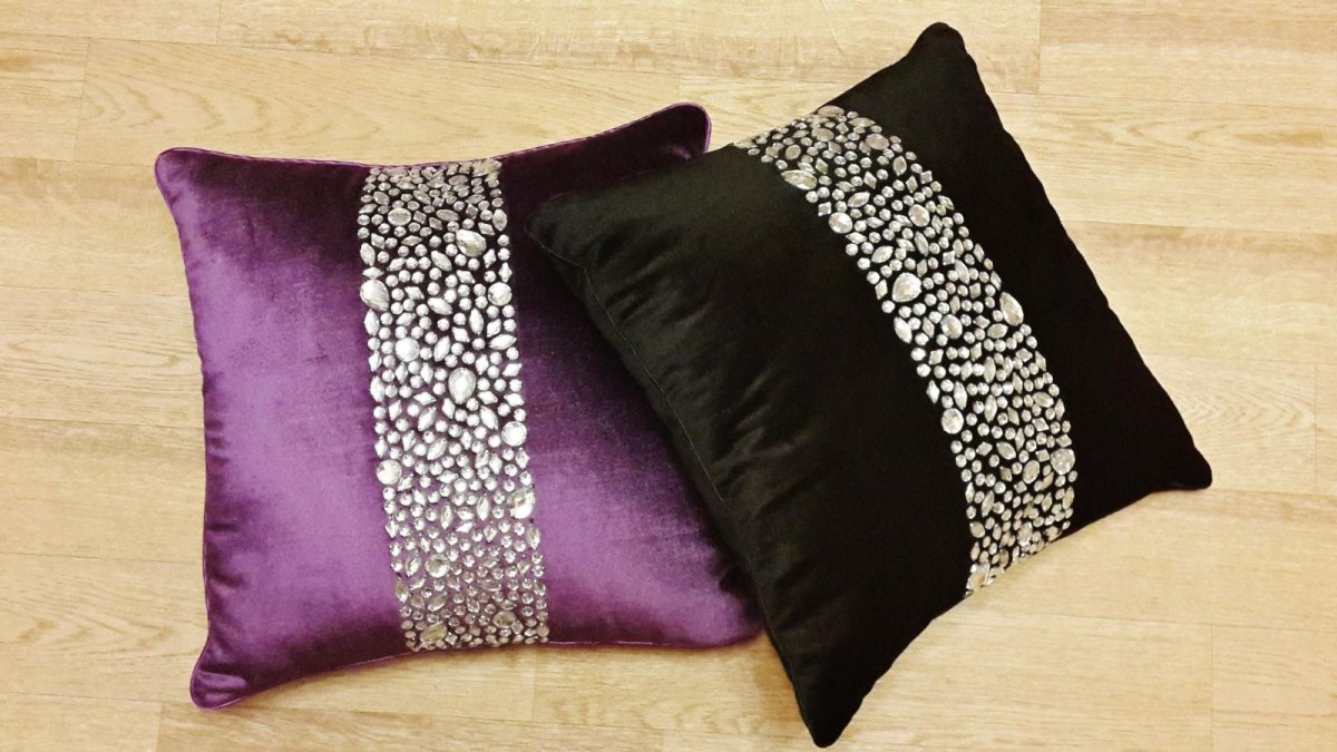 Бархатные подушки в интерьере