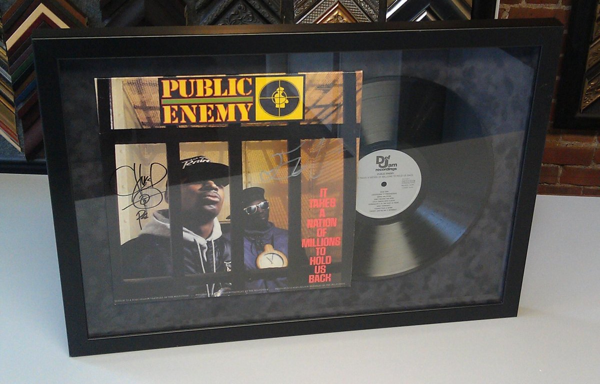 Виниловые пластинки на стене декор