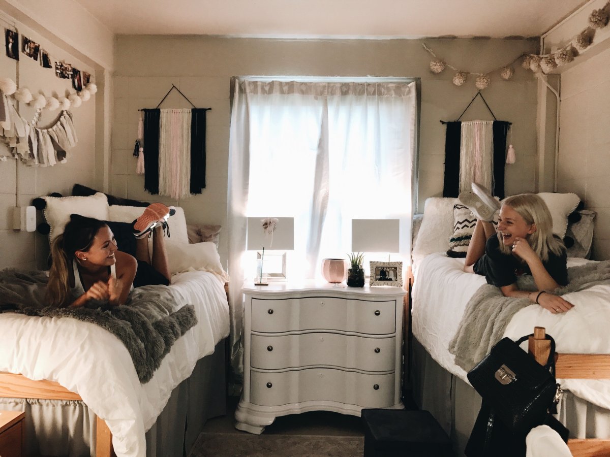 Спальня с 2 кроватями