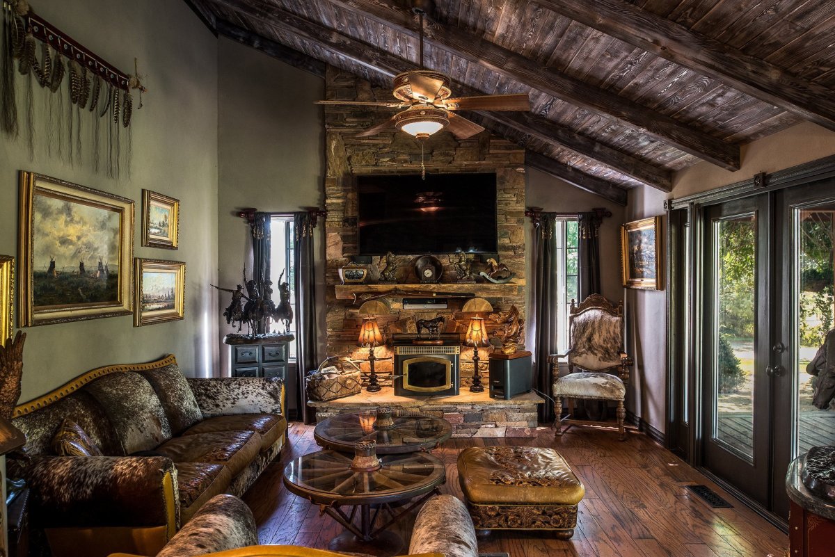 Интерьер старинного кабинета