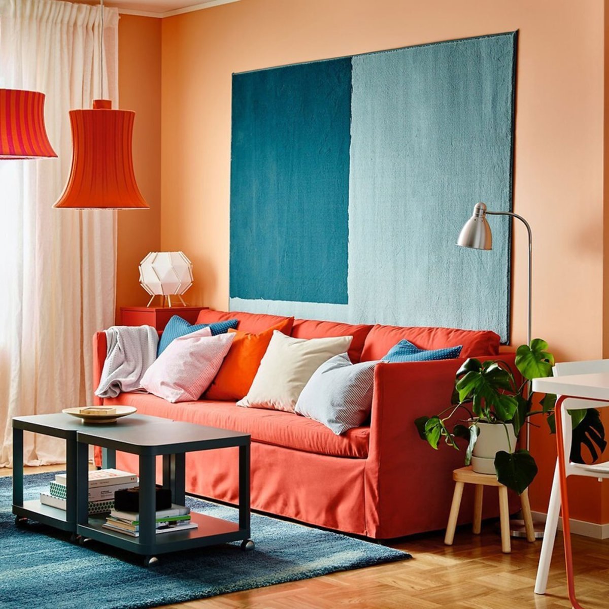 Яркий интерьер