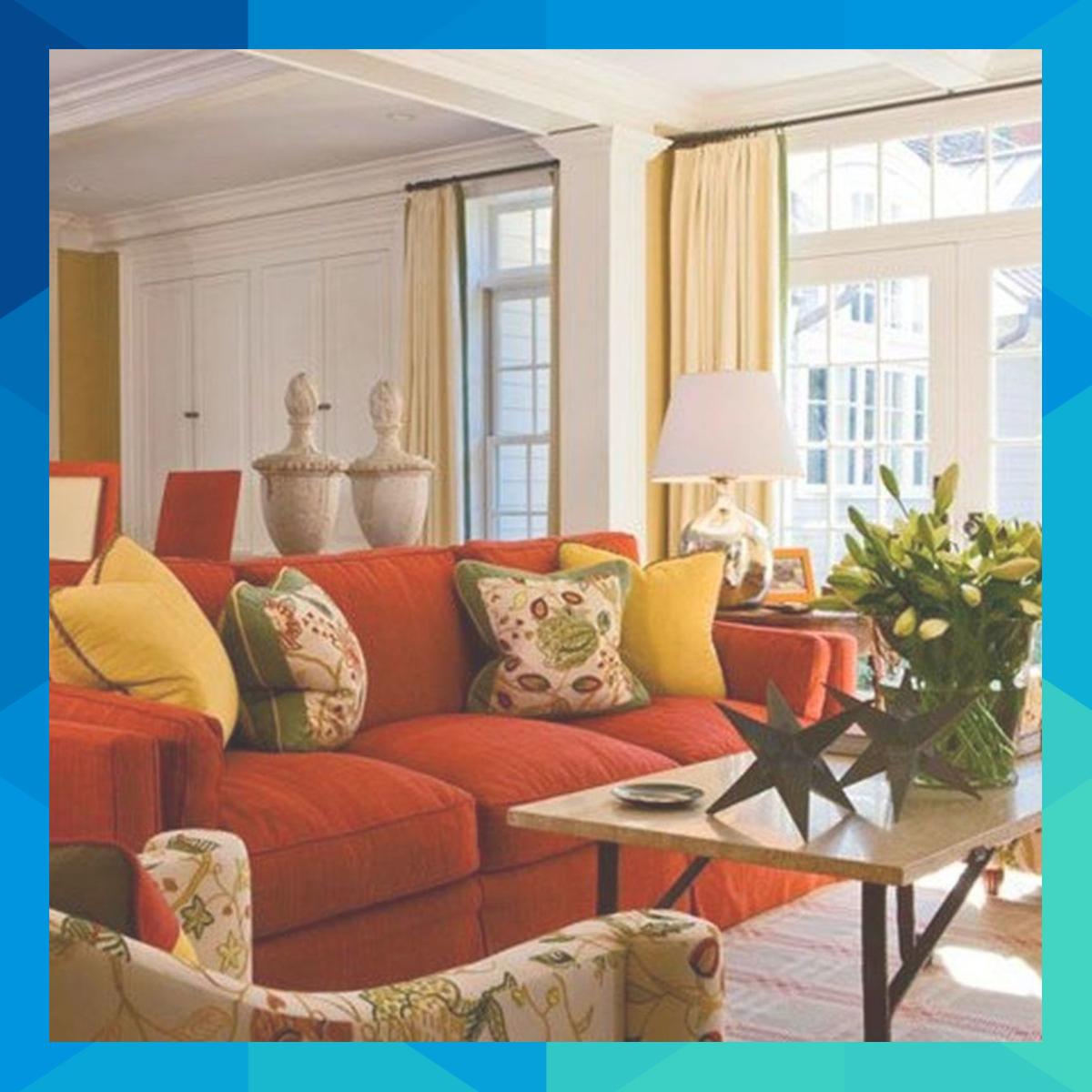 Оранжевый диван в интерьере