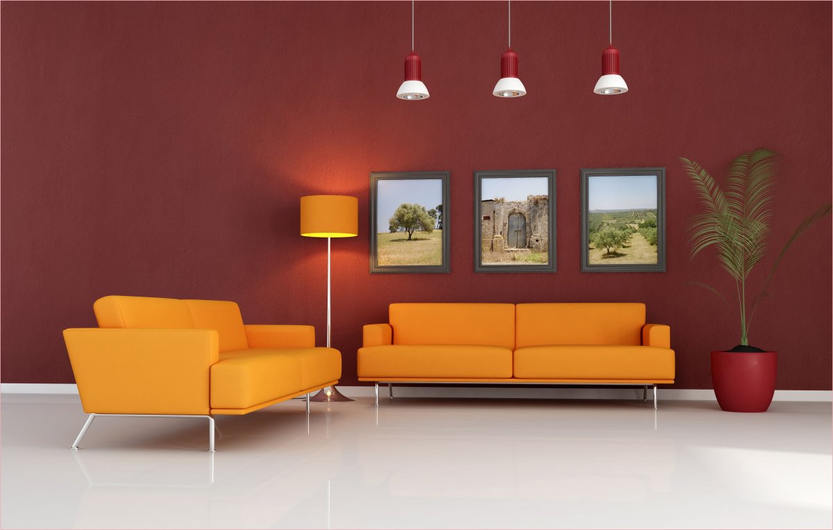 Оранжевый диван в интерьере
