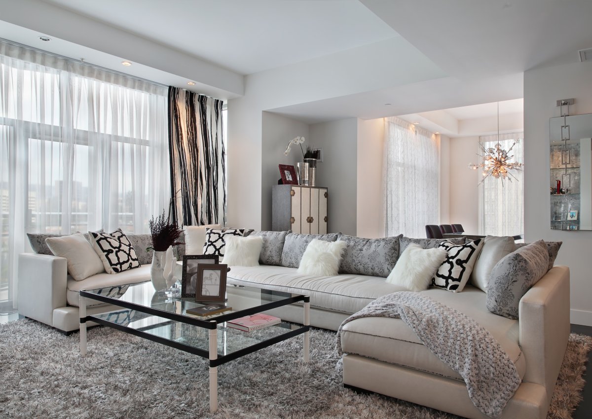 Кофейные стены в гостиной