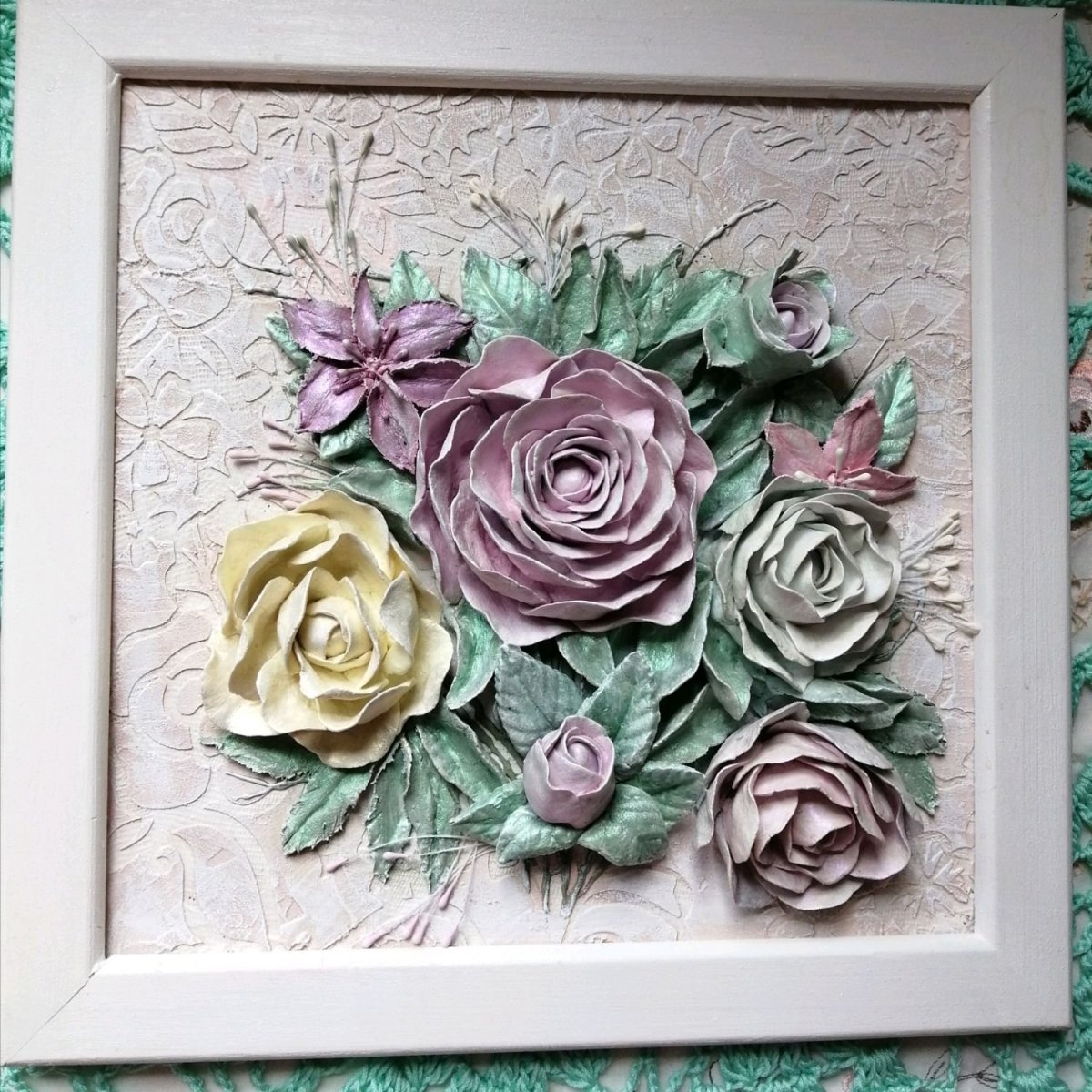 Декоративное панно из бумаги