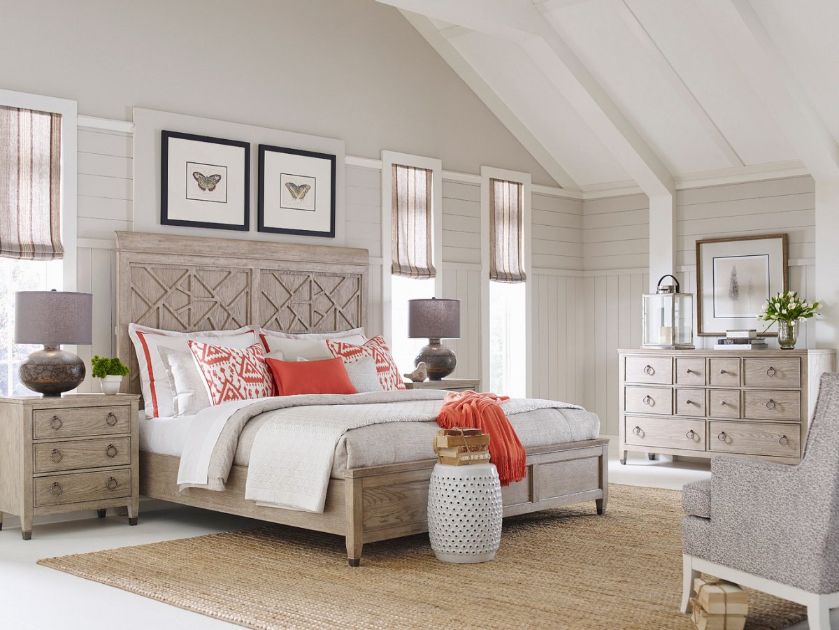 Кровать американская классика в интерьере