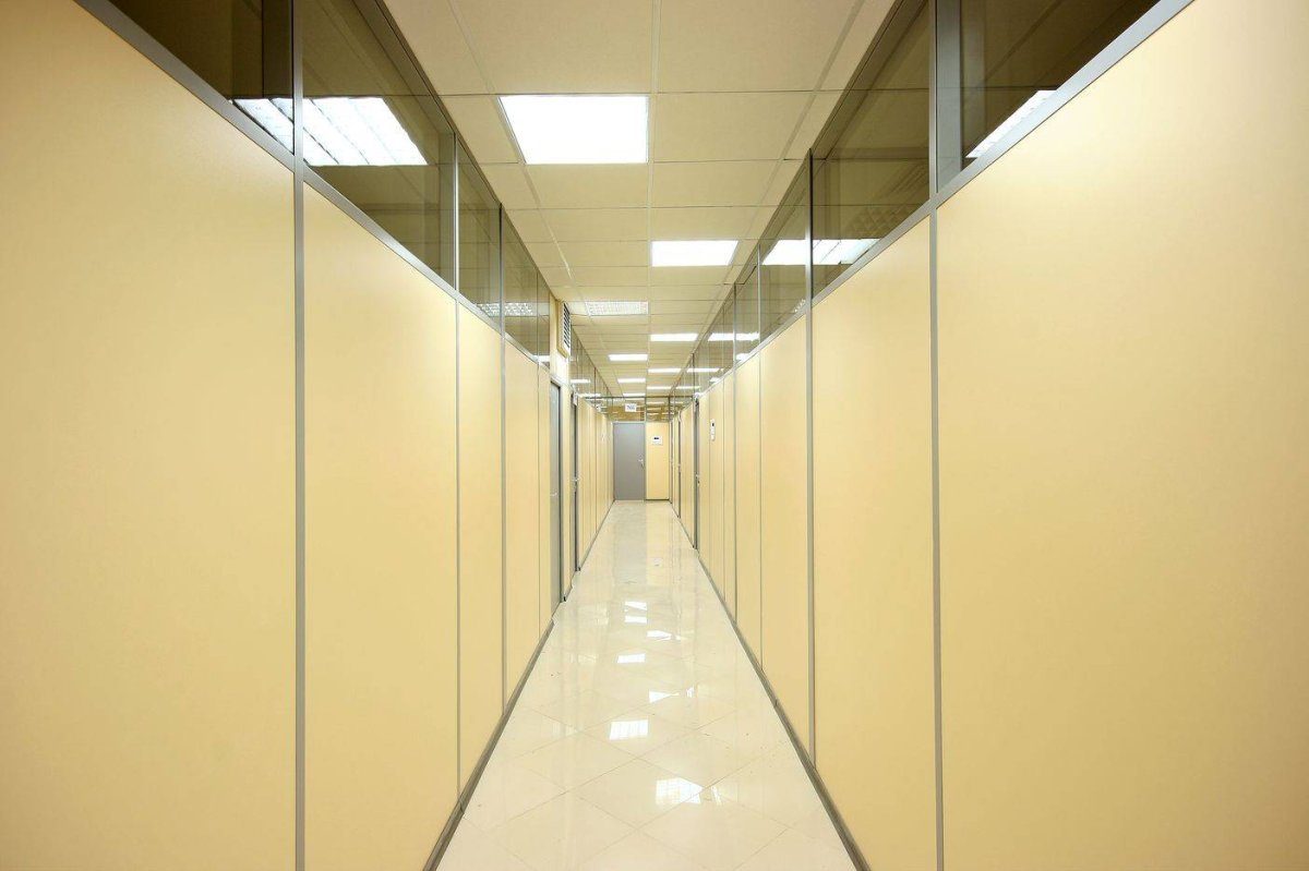 Глухая офисная перегородка