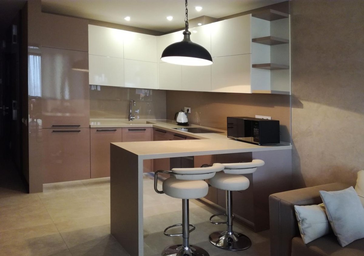 Кухни с барной стойкой