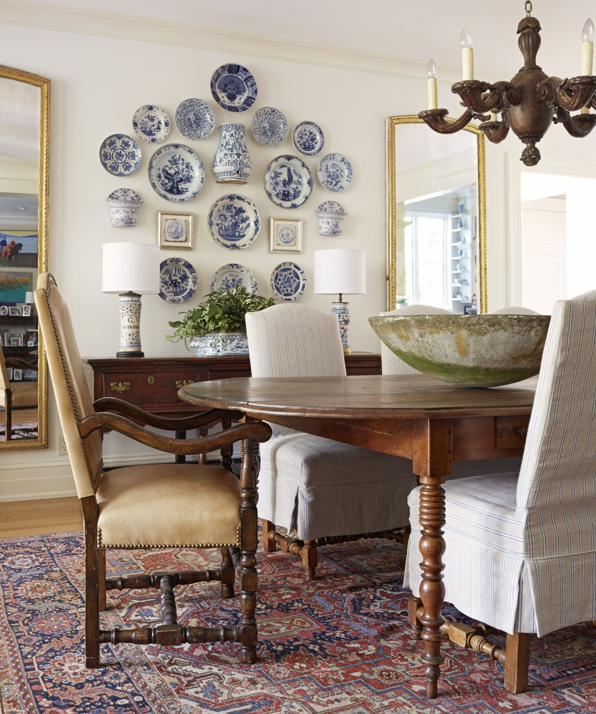 Вешалка для тарелок на стену