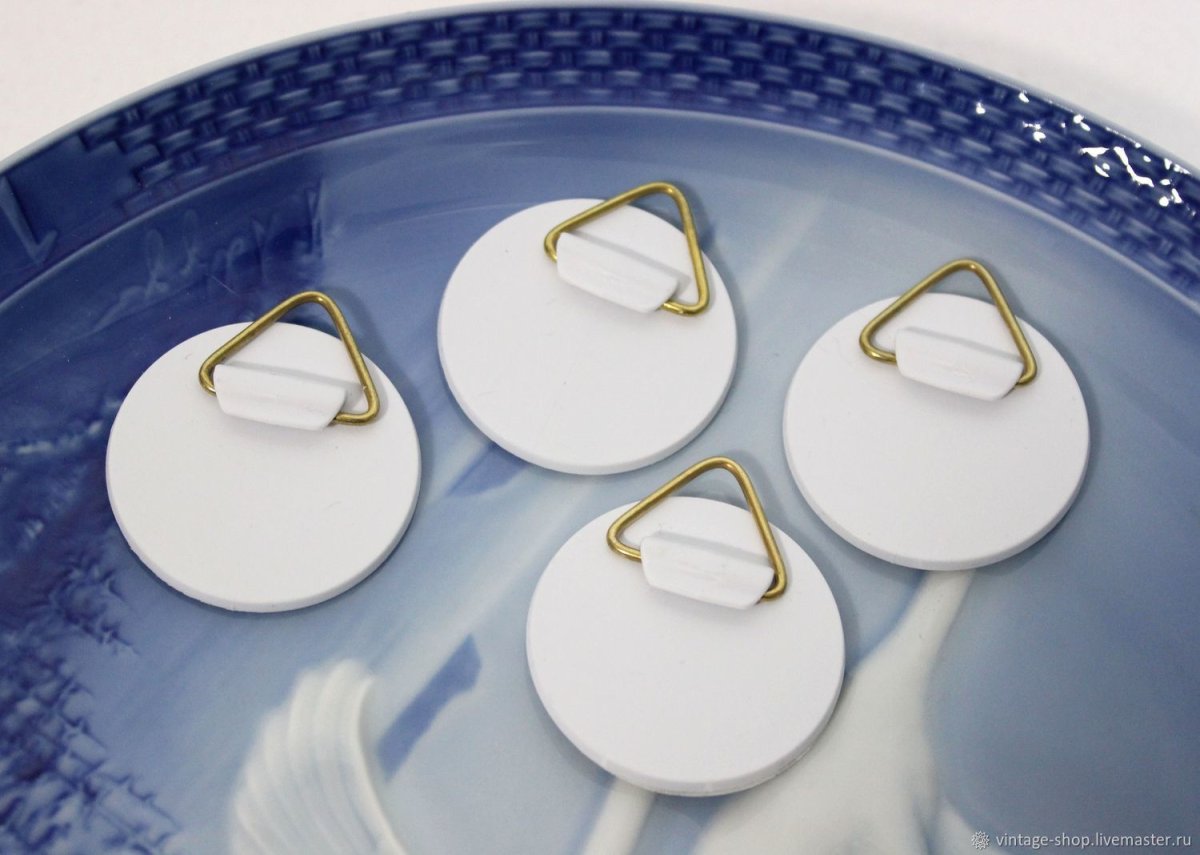 Крепеж для тарелок на стену