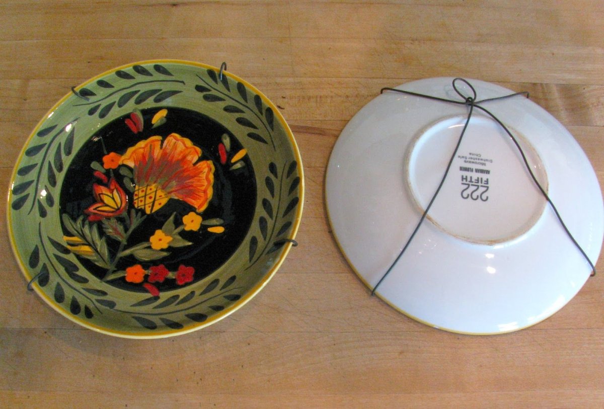 Тарелки в интерьере кухни настенные