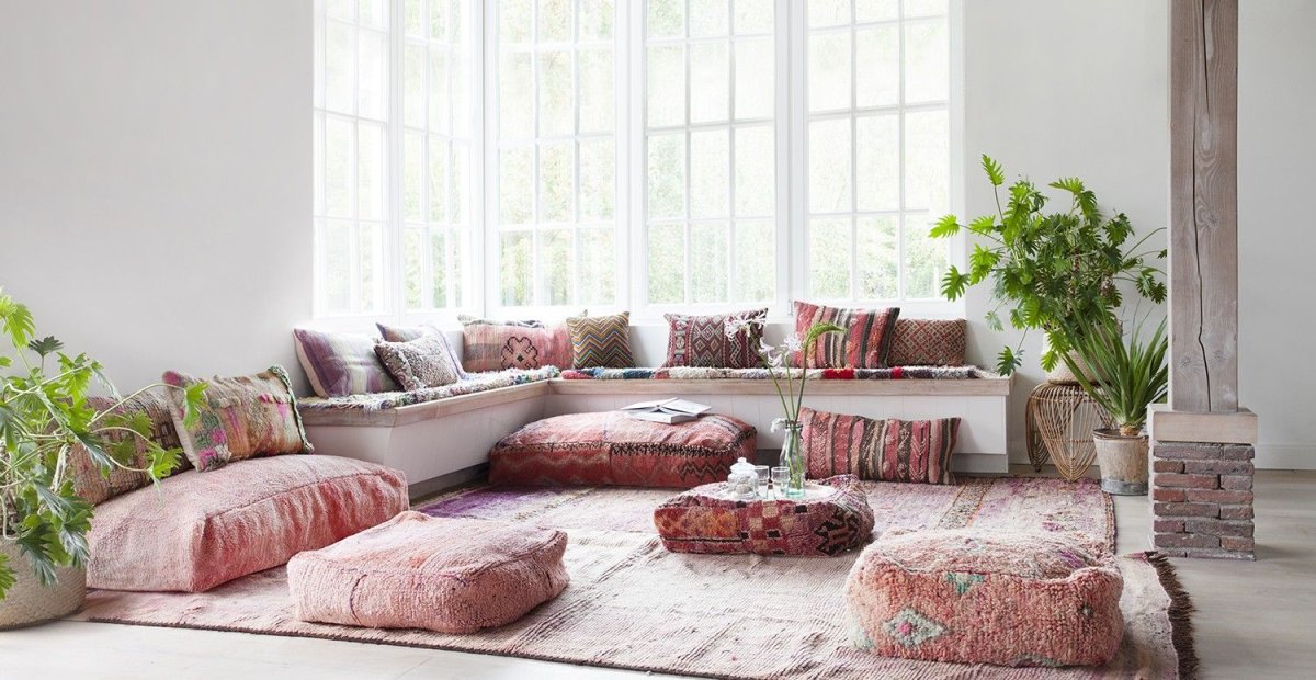 Напольные подушки в интерьере