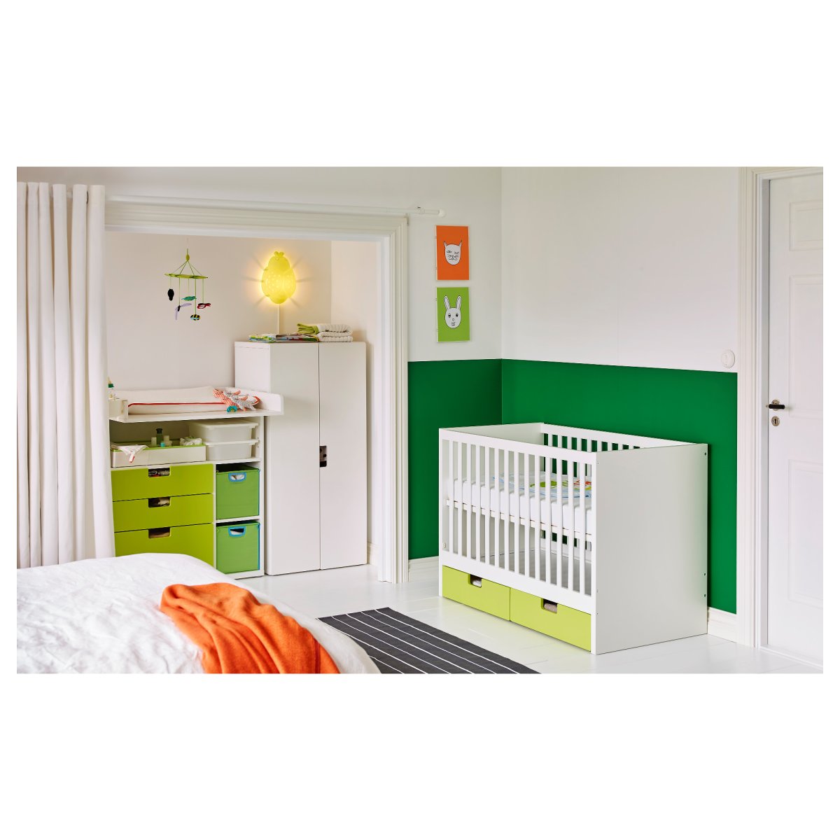 Уголок для новорожденного в спальне родителей