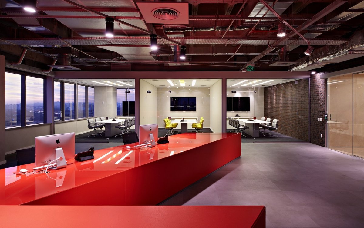 Офис светлый интерьер