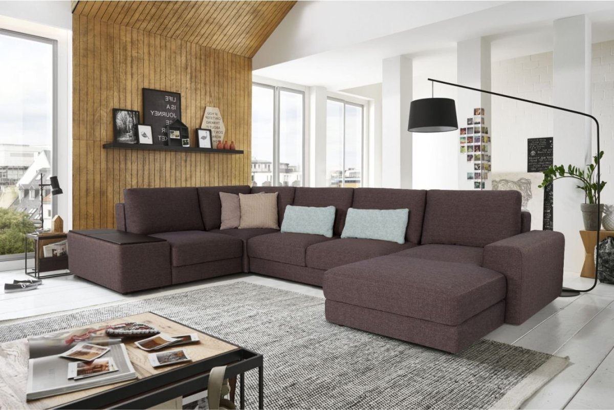 Изогнутый диван в гостиную