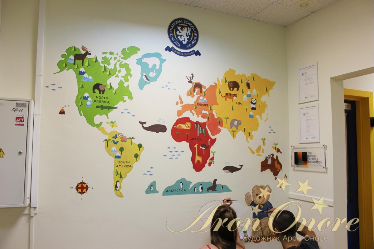 Украшение стен в библиотеке