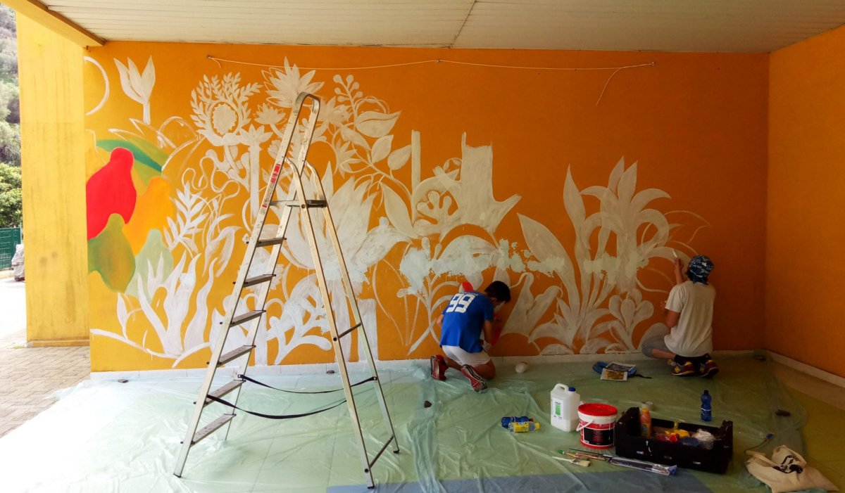 Настенная живопись в подъезде