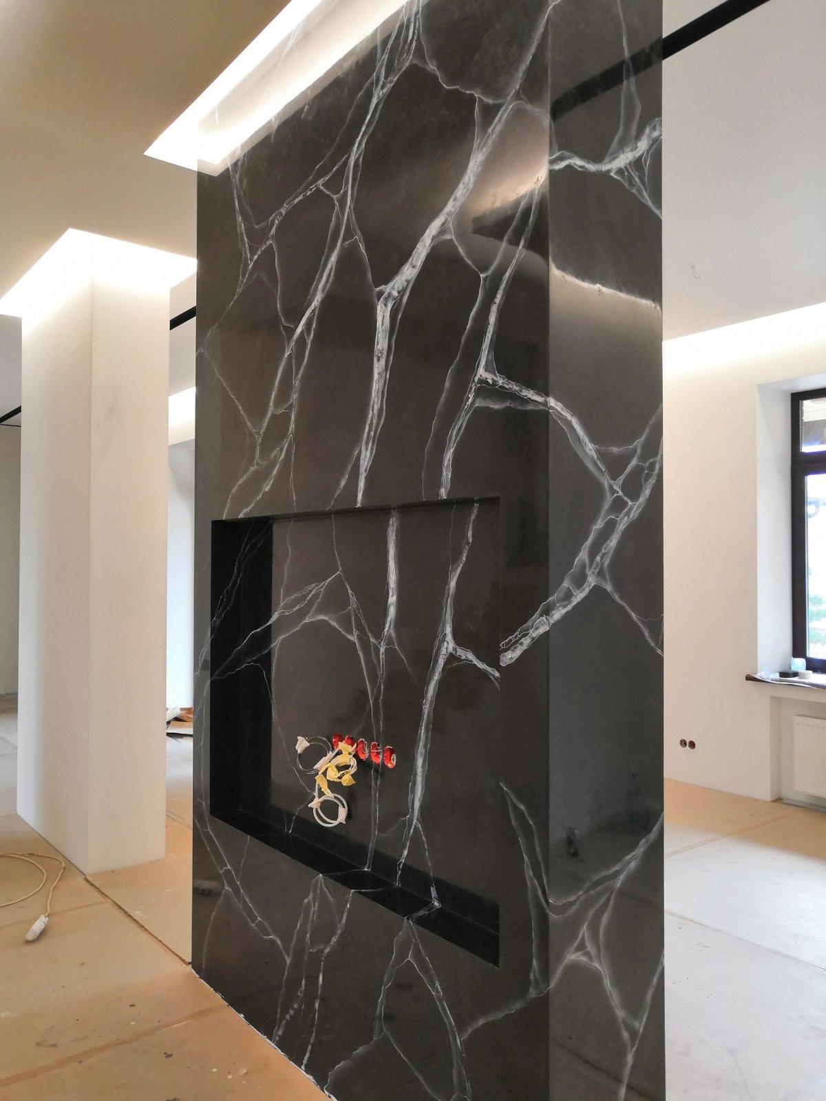 Имитация мрамора на стене