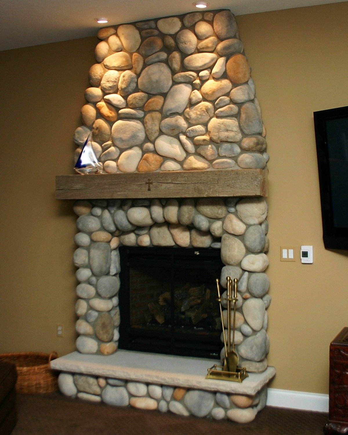 Полка над камином