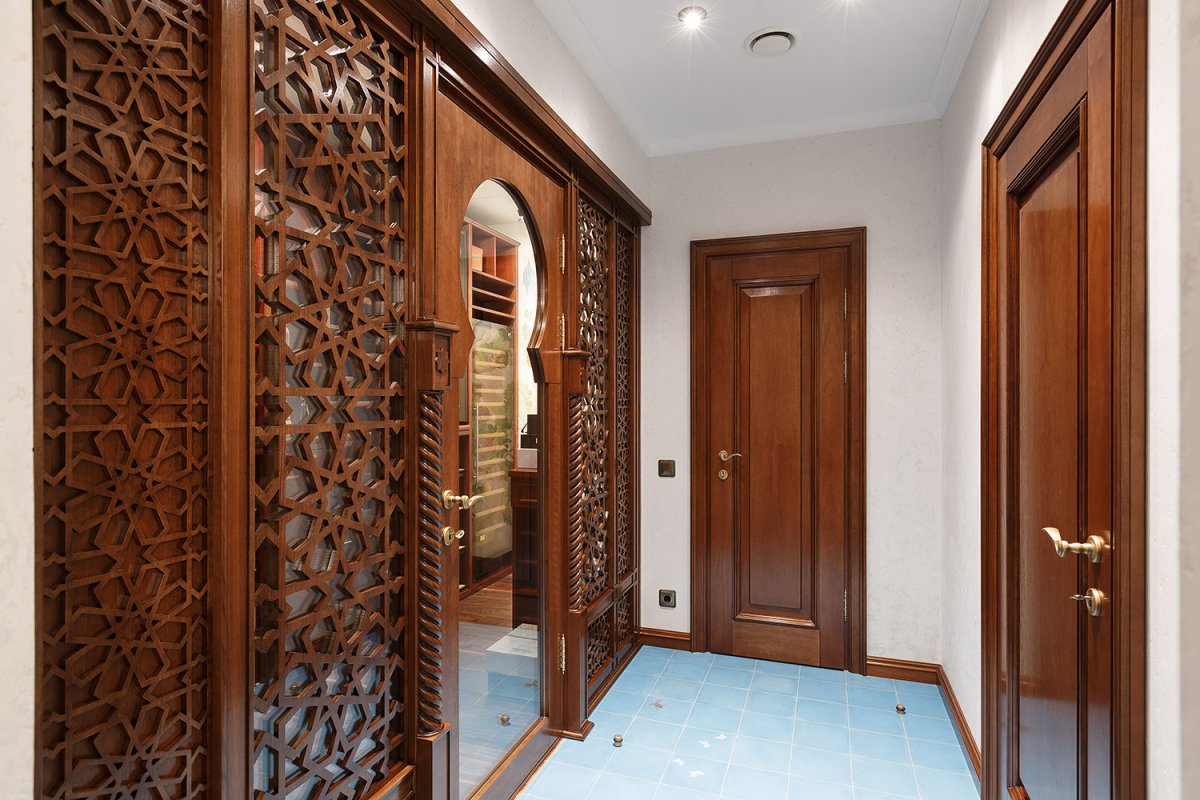 Перегородка из дерева в арабском стиле