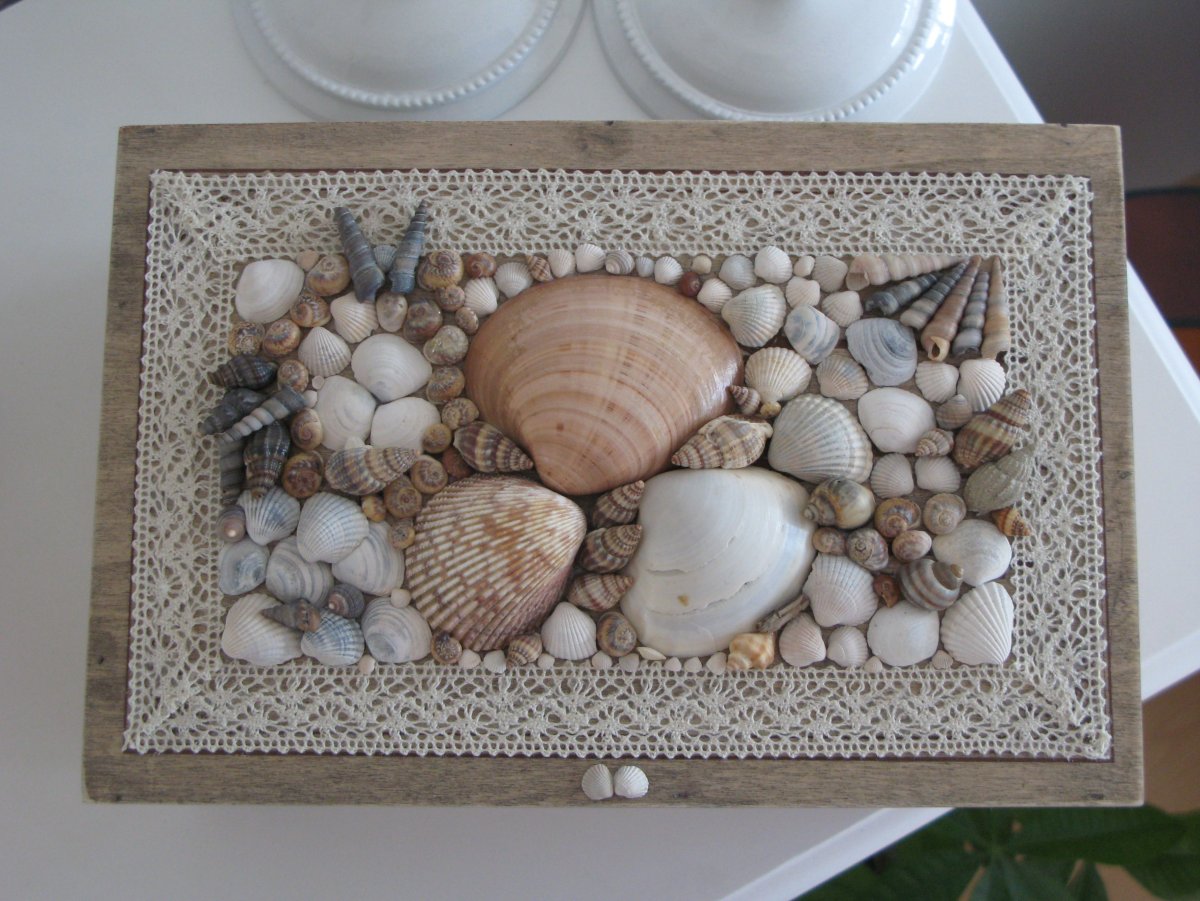 Панно из крупных ракушек