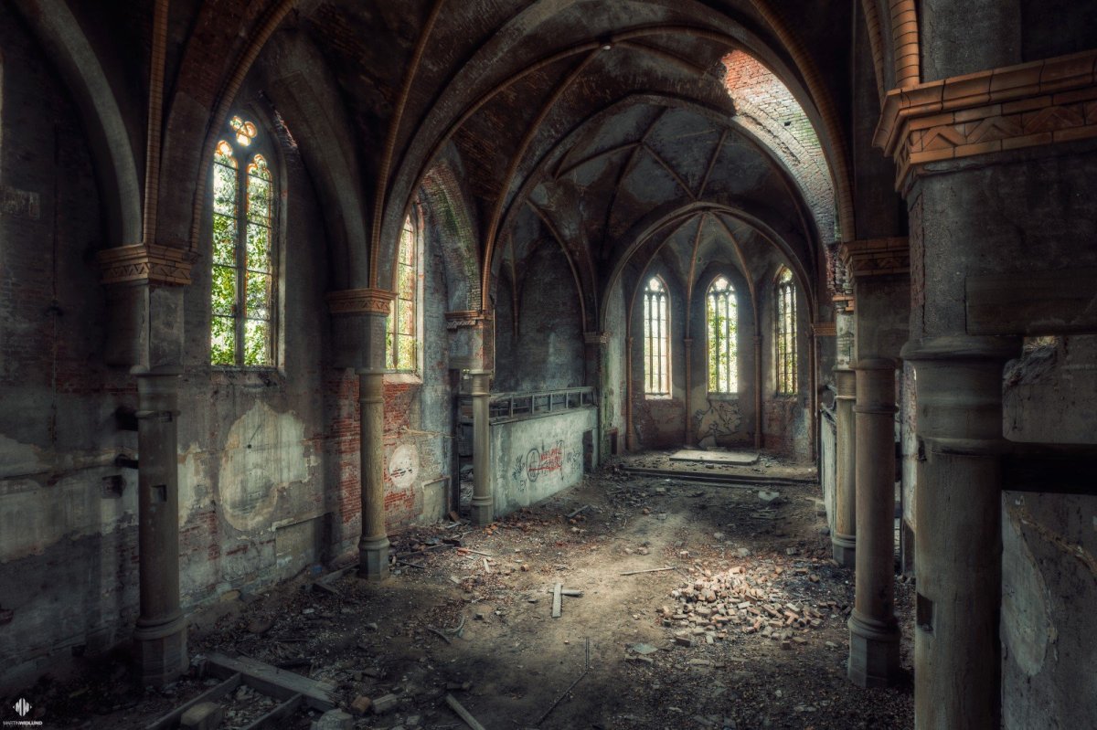 Заброшенный замок внутри