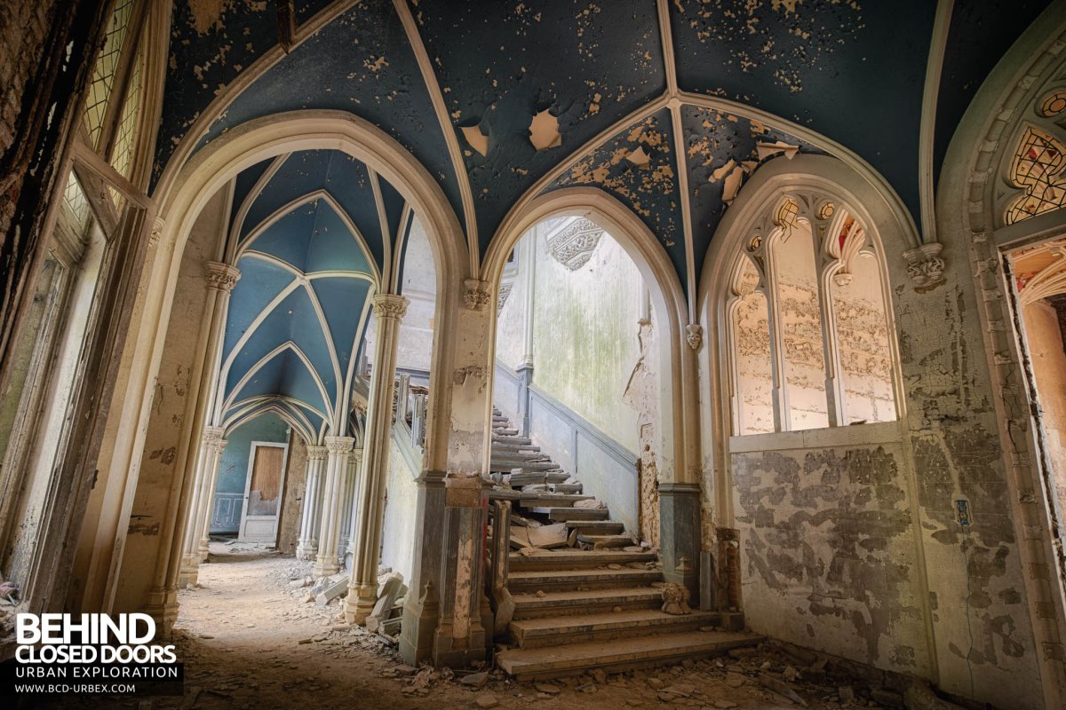 Заброшенный особняк изнутри
