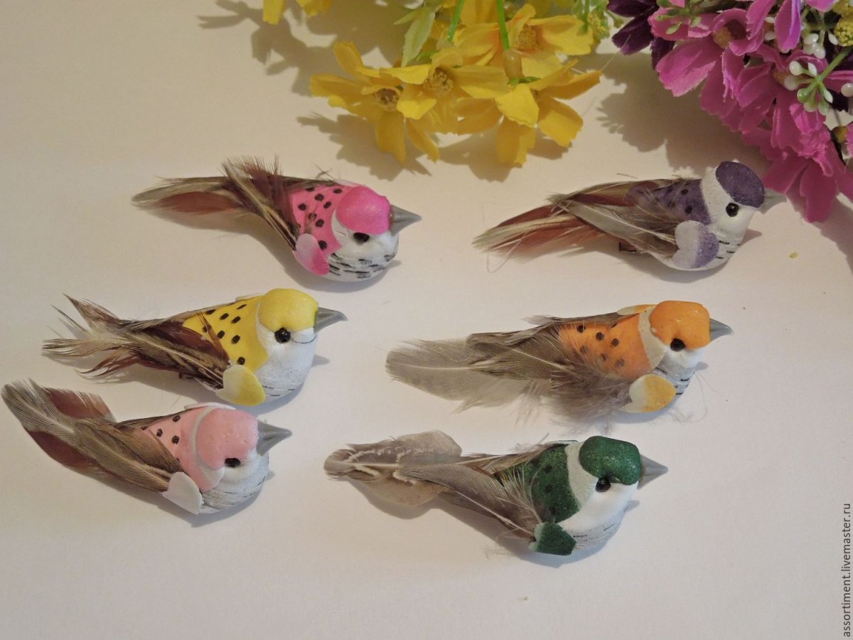 Улетающие птицы на стене