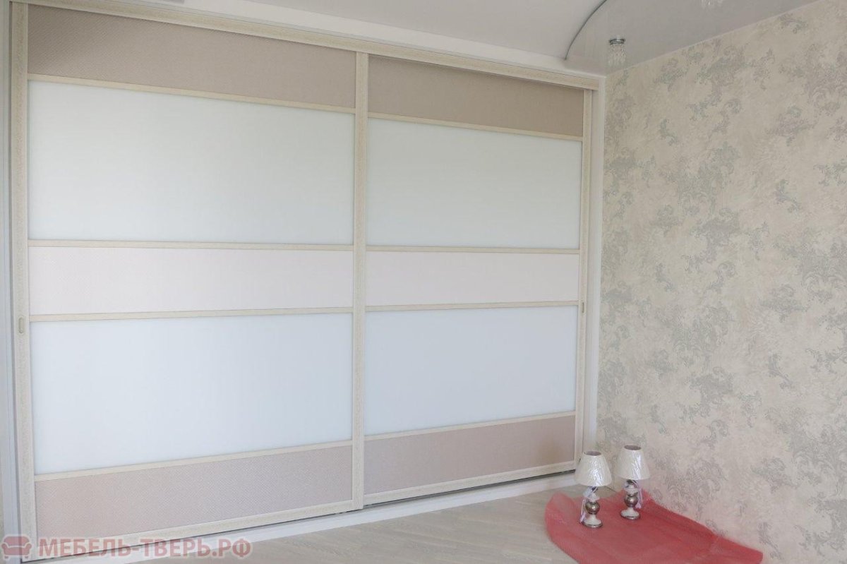 Шкаф-купе белый лакобель в профиле
