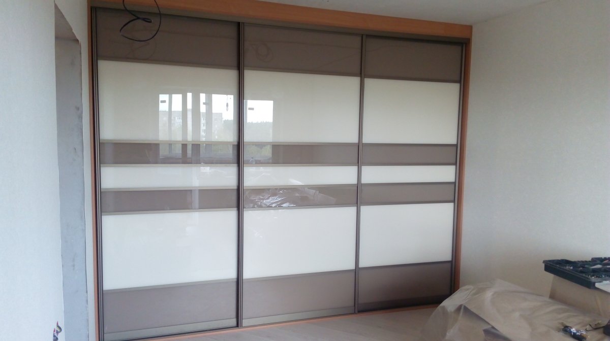 Лакобель бежевый глянец двери