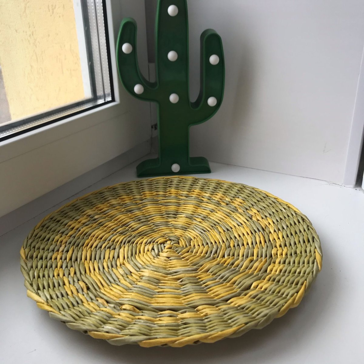 Подставка для тарелок прозрачная