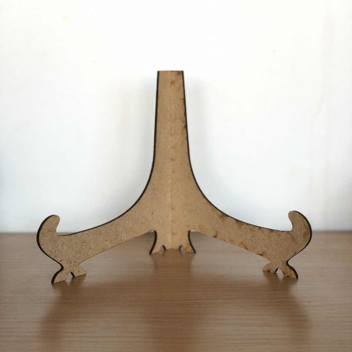 Подставка для декоративных тарелок из дерева