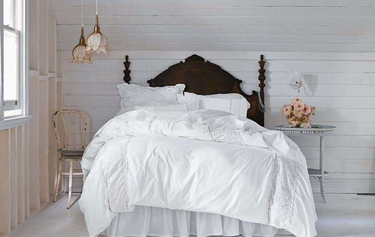 Кровать двуспальная белая дерево