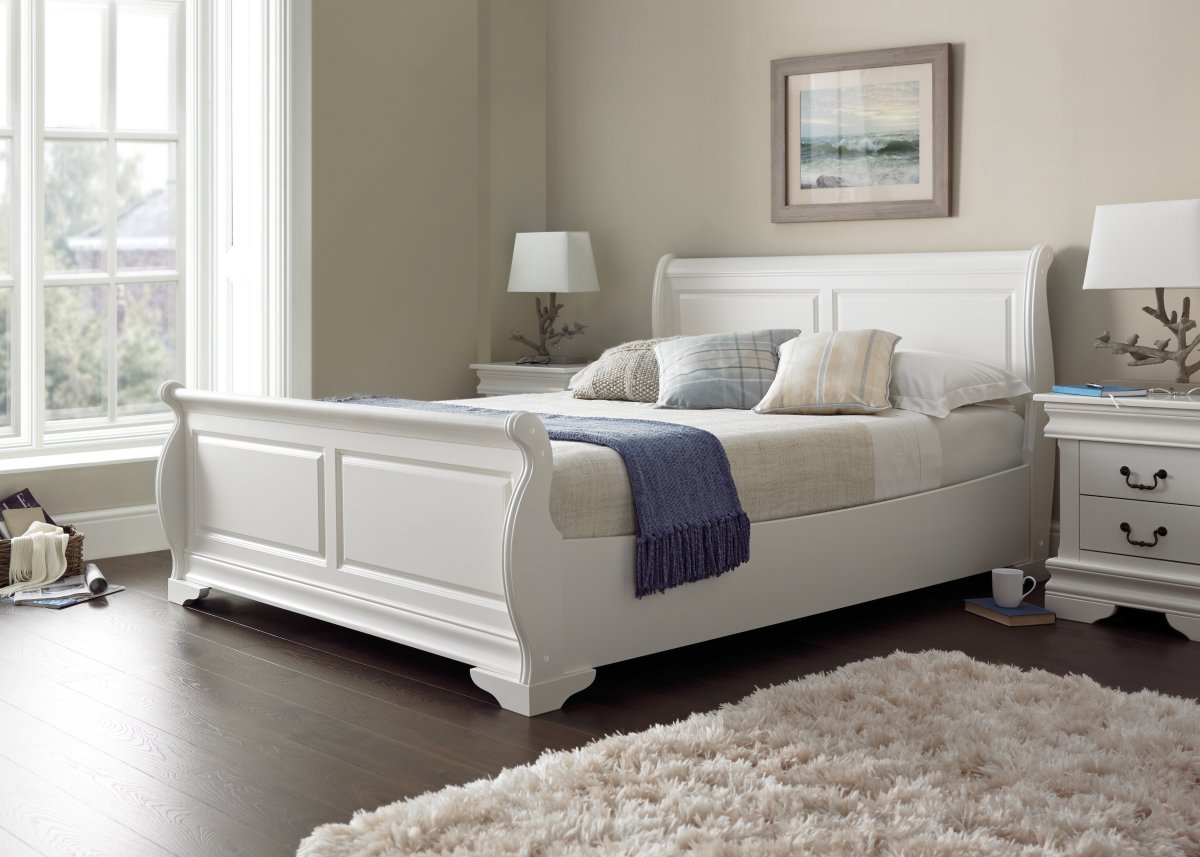 Кровать с балдахином в интерьере