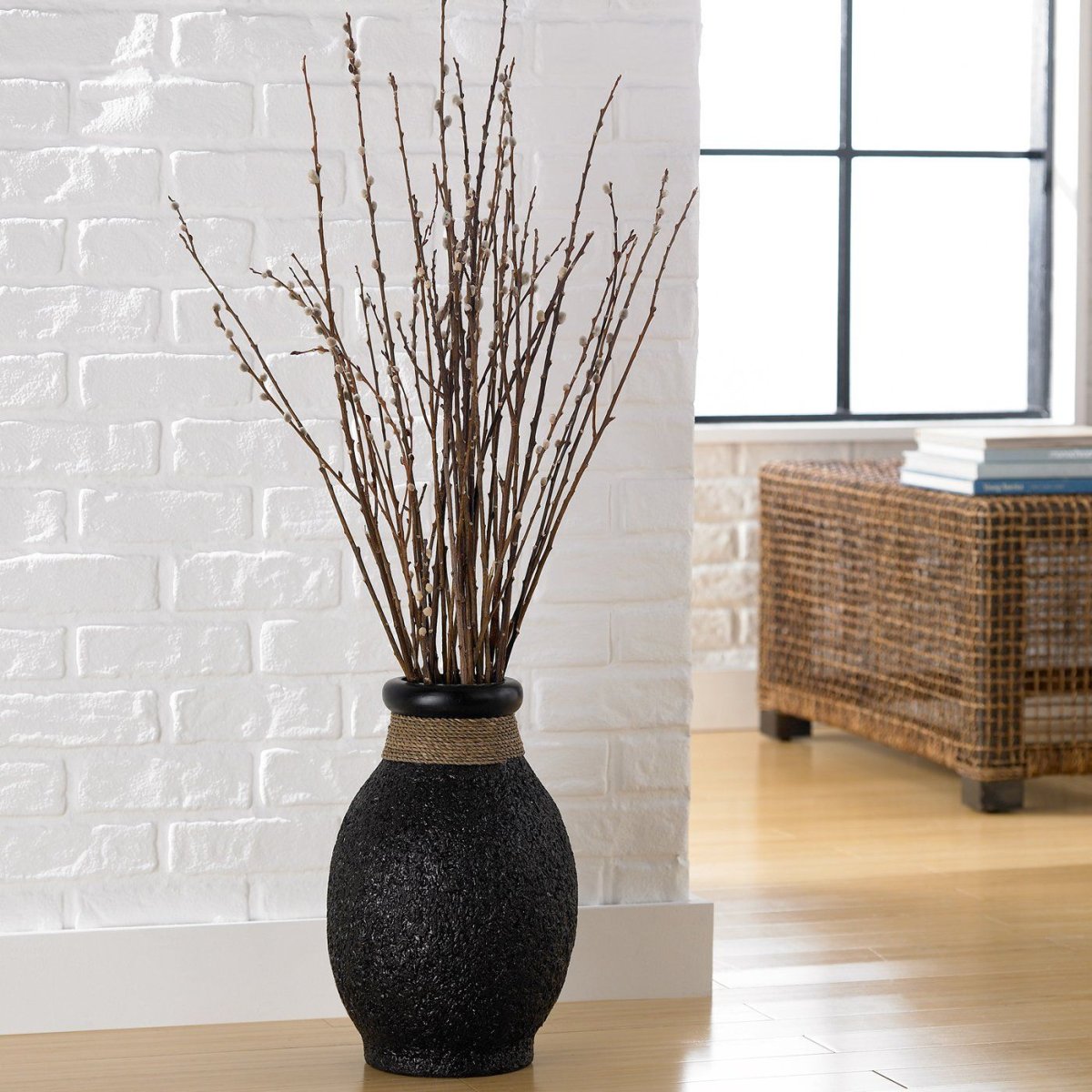 Напольная ваза с ветками