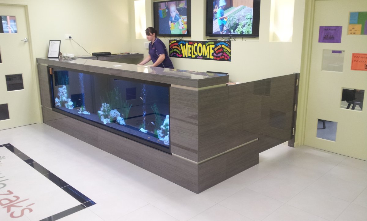 Барная стойка с телевизором