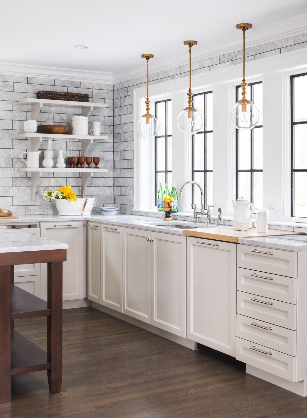 Кухня без верхних шкафчиков