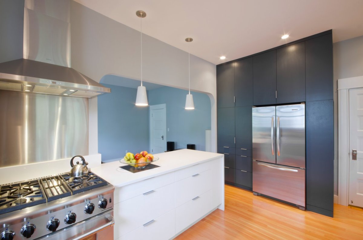 Настенное освещение на кухне