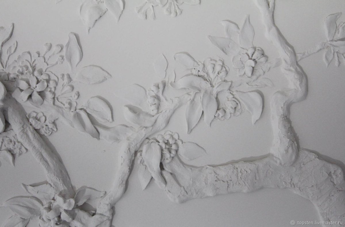 Барельеф на стене в японском стиле