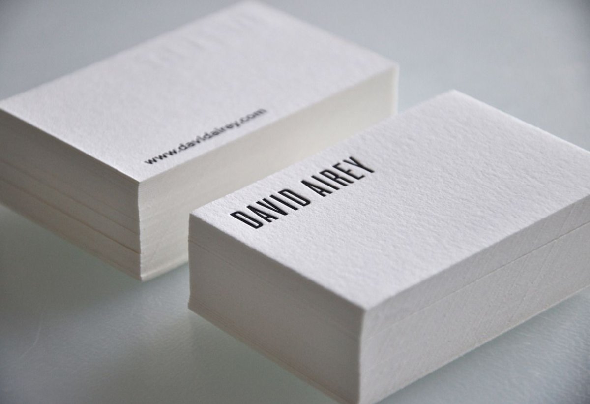 Монохромные визитки