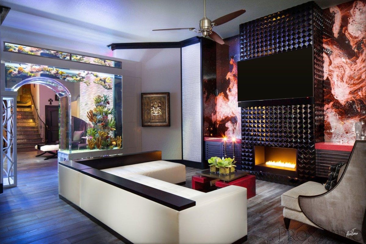 Аквариум в стене в спальне