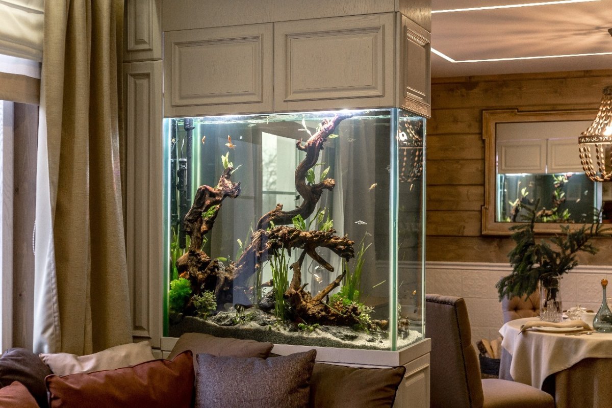 Стенка с аквариумом