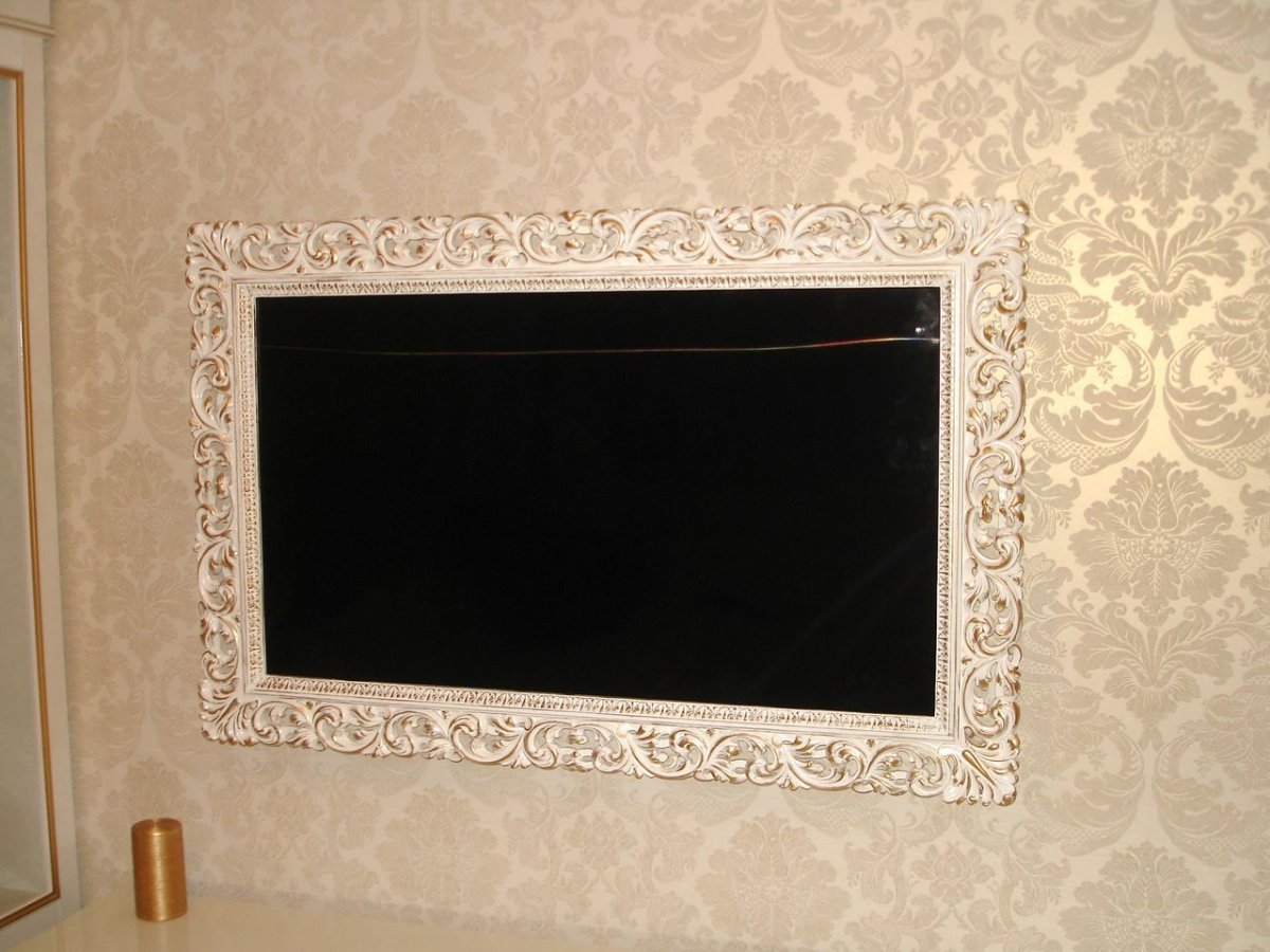 Молдинг вокруг телевизора