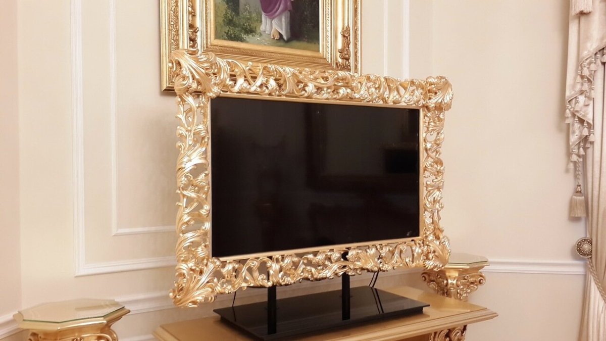 Телевизор в багетной раме