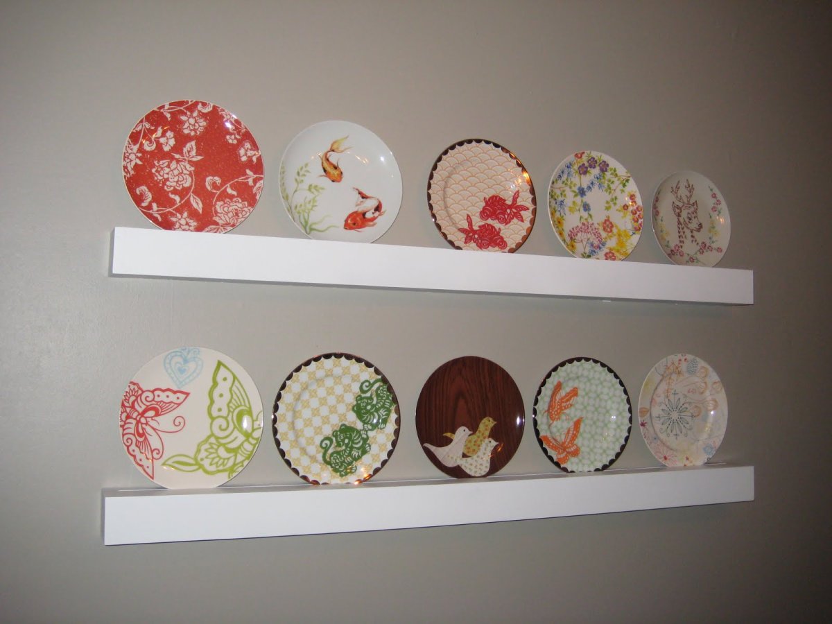 Полки для сувенирных тарелок