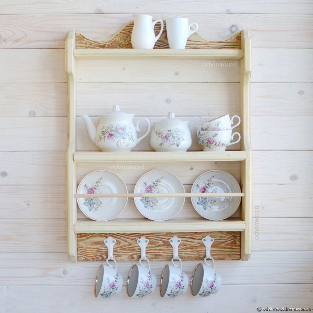 Деревянная полка для тарелок