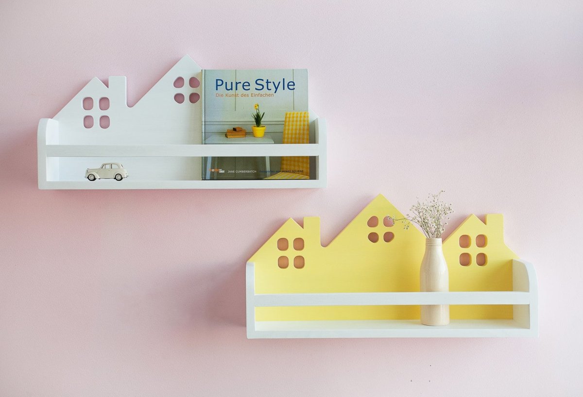 Полочки в виде домика на стену